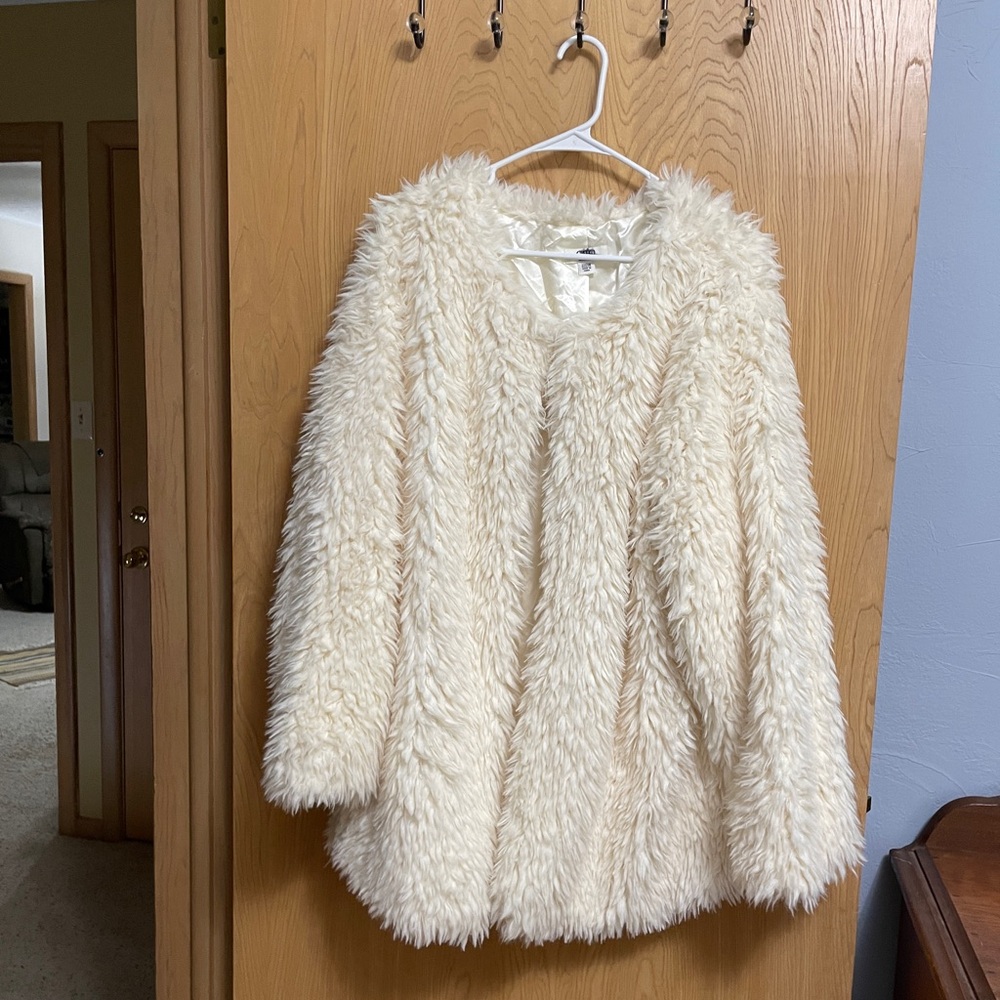 Cato Woman white furry jacket